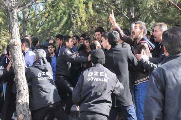 Sivas Üniversitesi'nde karşıt görüşlü öğrenciler arasında kavga çıktı