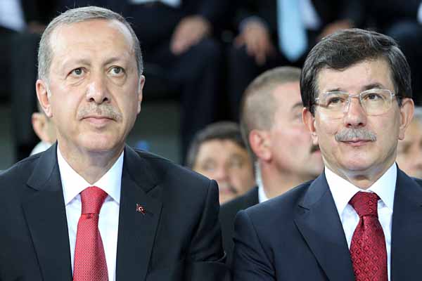 FT, 'Erdoğan ve Davutoğlu arasında iktidar mücadelesi var'
