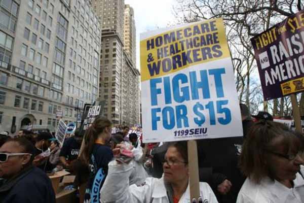 New York'ta işçiler saatlik ücretlerinin değişmesi için eylem düzenledi