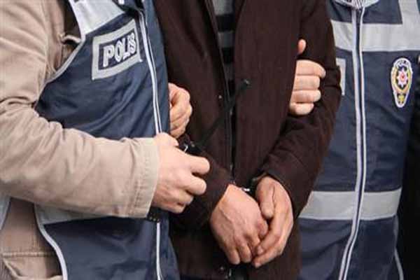 Ege Üniversitesi'nde polis 4 öğrenciyi gözaltına aldı