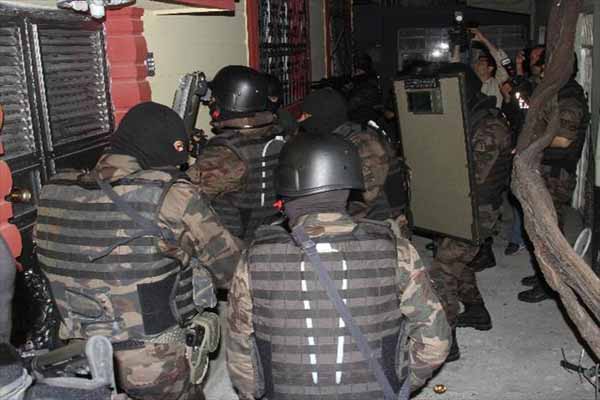 Adana'da 600 polis ile uyuşturucu operasyonu
