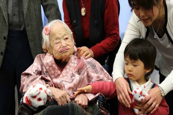Dünyanın en yaşlı insanı Japonya'da yaşıyor