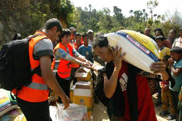 Kimse Yok mu ekibinden Nepal'e dev yardım