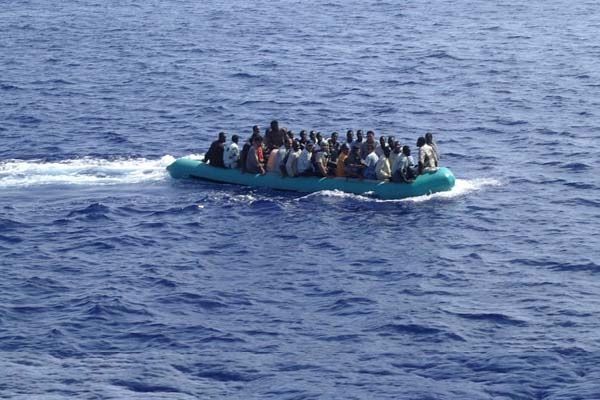 Çeşme'de kaçak göçmenleri taşıyan bot battı, 6 ölü