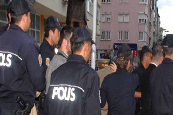 İstanbul'da sabaha karşı operasyon, 49 kişi gözaltında