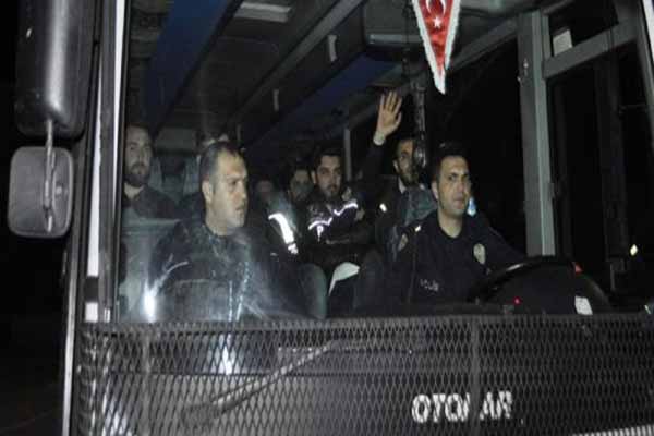 Tutuklanan polisler Silivri Cezaevi'ne götürüldü