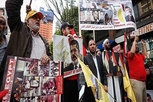ABD'de Mursi'ye verilen idam cezası protesto edildi
