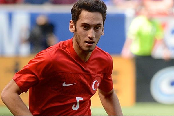 4 ay futboldan men cezası alan Hakan Çalhanoğlu'ndan ilk açıklama