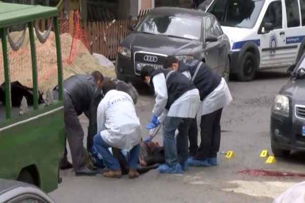 Esenyurt'ta silahlı kavga, 3 kişi hayatını kaybetti