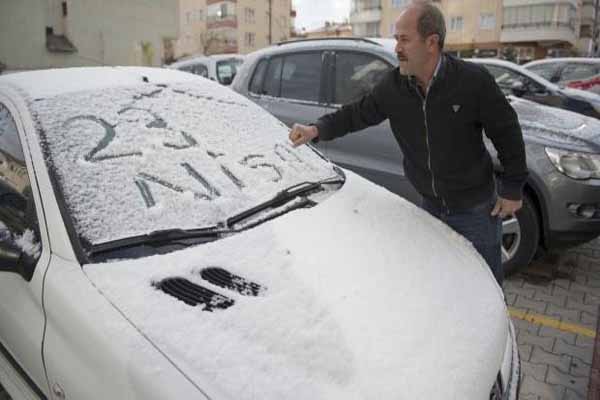 Başkent, 23 Nisan günü beyaza büründü