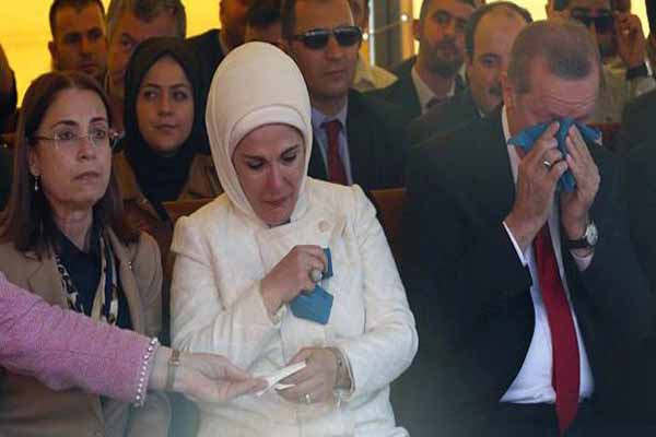 Cumhurbaşkanı Erdoğan ve eşi Emine Erdoğan Arnavutluk'ta zor anlar yaşadı