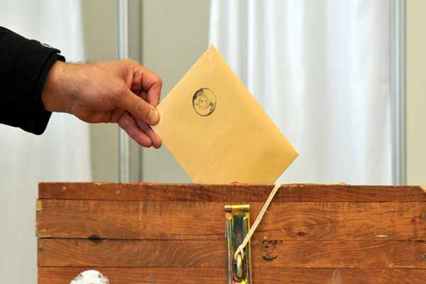 Avustralya'daki gurbetçiler genel seçimler için oylarını kullanmaya başladı
