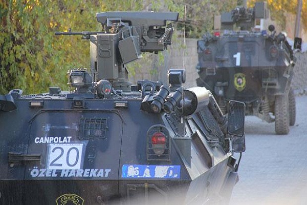 Nusaybin'de zırhlı araç devrildi, 10 polis yaralı