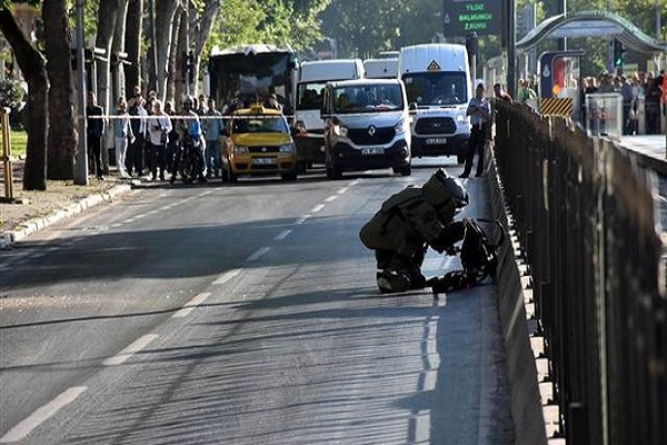 Kabataş'ta bulunan sahipsiz çanta nedeniyle panik yaşandı