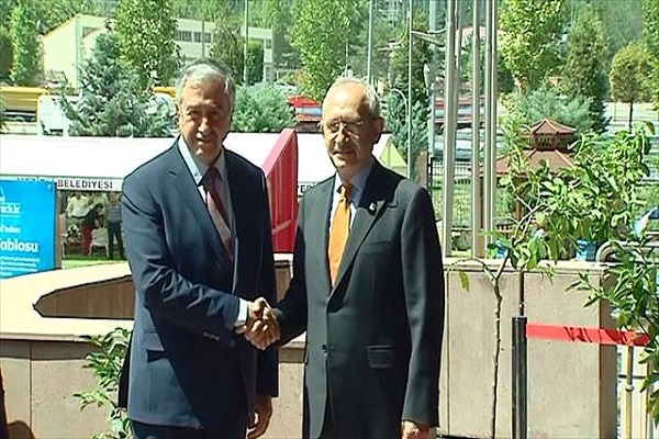 KKTC Cumhurbaşkanı CHP lideri ile bir arada