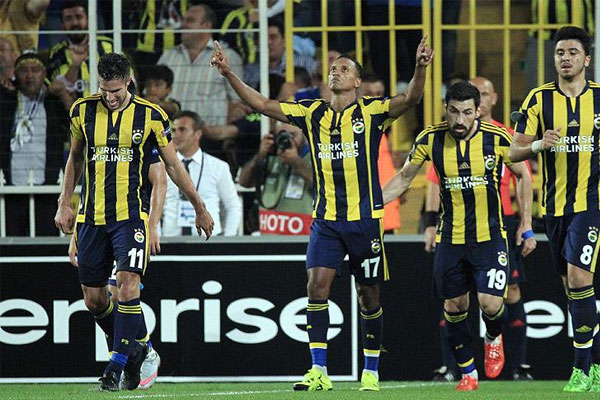 Fenerbahçe Süper Lig'in ilk yarısını galip bitirdi