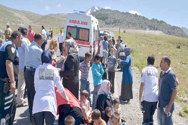 Kayseri'de öğrenci servisi takla attı, 15 yaralı