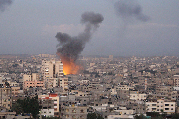 İsrail, Gazze'ye 3 farklı noktadan saldırdı