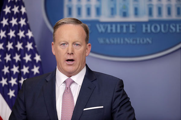 Beyaz Saray sözcüsü Sean Spicer görevinden istifa etti