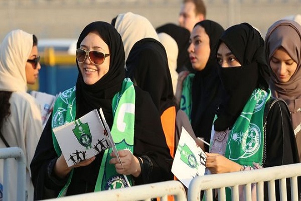Suudi Arabistan'da kadınlar ilk kez futbol maçı izledi