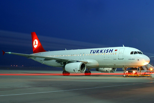 Türk Hava Yolları yolcularından özür diledi