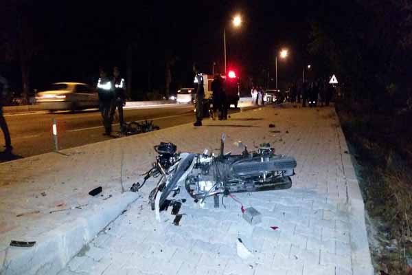 Antalya'da otomobil ve motosiklet çarpıştı, 3 kişi öldü