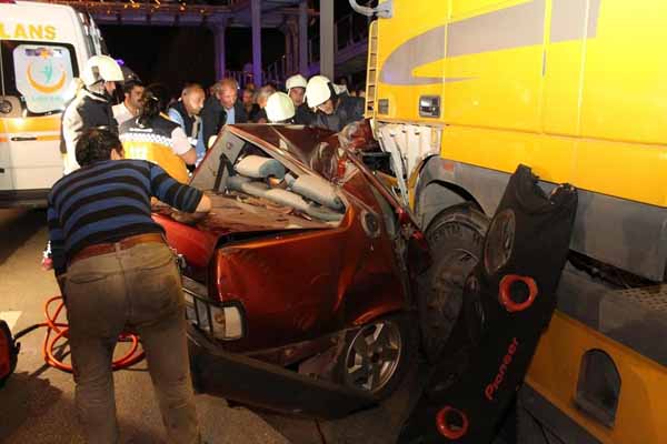 Denizli ve Adana'da meydana gelen kazalarda 5 kişi öldü