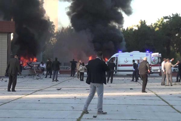 TEOG sınavı, Adana Valiliği'ndeki patlamadan 11 şoförü kurtardı