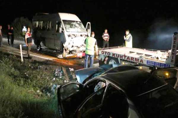 CHP seçim otobüsü kaza geçirdi, 1 kişi hayatını kaybetti