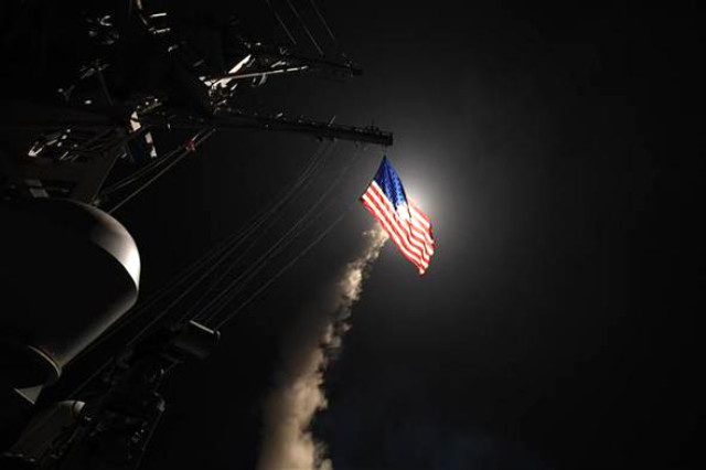 Donald Trump açıkladı Suriye'deki o hedef füzeyle vuruldu