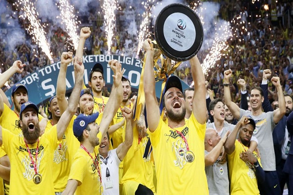 Fenerbahçe zafer coşkusunu taraftarıyla paylaşacak