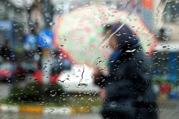 Hava sıcaklıkları düşüyor yağışlı hava etkili olacak