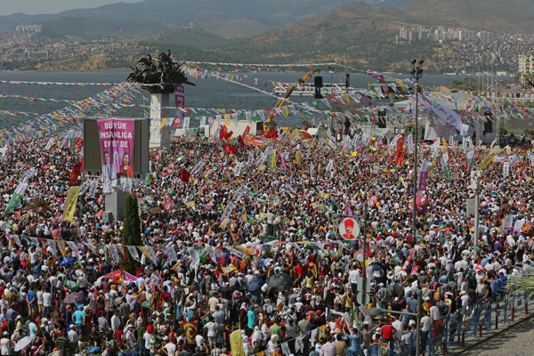 HDP'nin İzmir mitingi sosyal medyayı karıştırdı