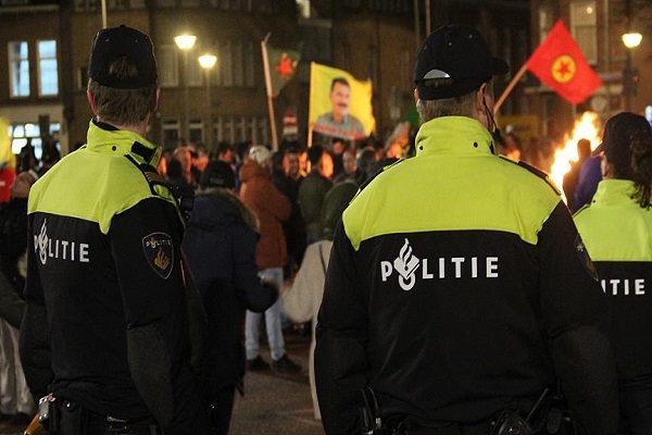 PKK yandaşları Hollanda'da gösteri yapınca büyük tepki topladı
