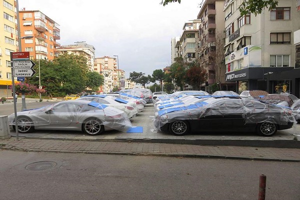 İstanbul'da vatandaşlar dolu yağışına karşı önlem aldı