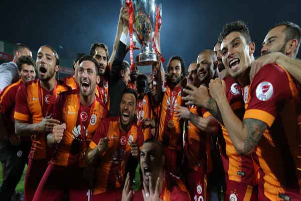 Galatasaray'ın kupa törenine o isim katılmadı