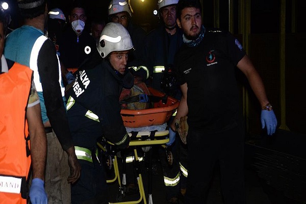 Antalya'da göçük altında kalan 2 işçi can verdi