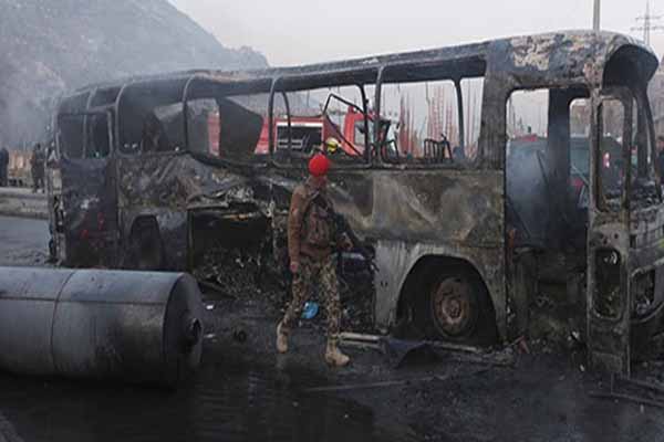 Pakistan'da bir otobüse saldırı düzenlendi