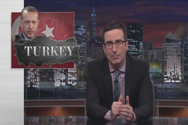 Komedyen John Oliver, Erdoğan'ı ve AK Saray'ı ağır eleştirdi