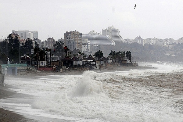 Ege ve Akdeniz'de şiddetli fırtına bekleniyor