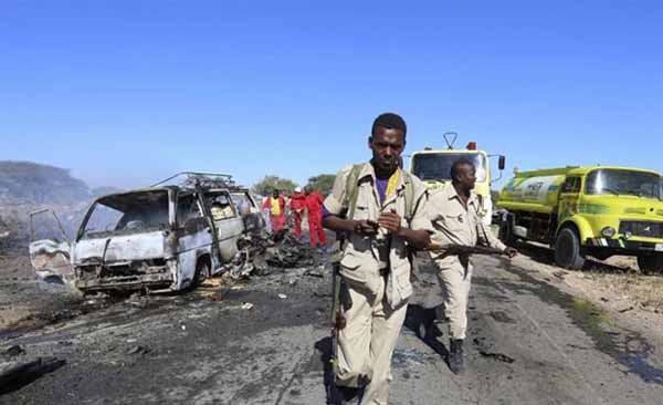 Somali'de gerçekleştirilen bombalı saldırıda, 15 sivil yaşamını yitirdi