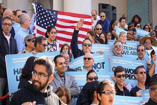 California'da Müslümanlar teröre karşı toplandılar