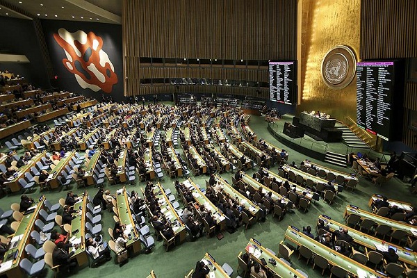 BM Genel Kurulu'nda terör olaylarında hayatını kaybedenler için saygı duruşu