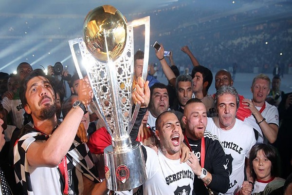 Beşiktaş şampiyonluk başarısını görkemli bir şekilde kutladı