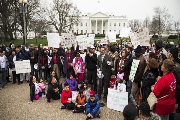 Göçmenler, Beyaz Saray önünde ABD yönetimini protesto etti