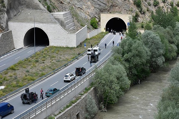 Askeri araca yönelik saldırıda yaralanan er şehit düştü