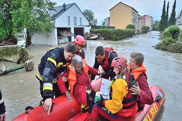 Almanya'da şiddetli yağışlar nedeniyle felaket alarmı verildi