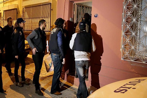 İzmir'deki operasyonda 3 terörist yakalandı
