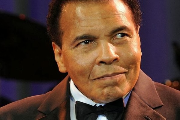 Efsane boksör Muhammed Ali yaşamını yitirdi
