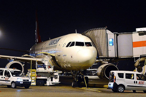 Yolcu uçağı Antalya'ya zorunlu iniş yaptı